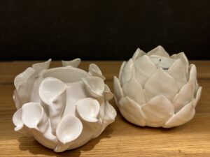 Bougeoir fleurs blanches